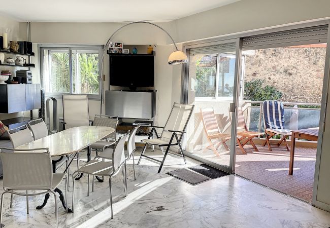 Appartement à Cannes - A deux pas des plages du  Midi  305L/  MAHIE Appartement à Cannes - A deux pas des plages du  Midi  305L/  MAHIE