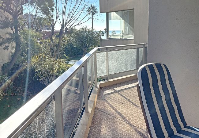 Appartement à Cannes - A deux pas des plages du  Midi  305L/  MAHIE Appartement à Cannes - A deux pas des plages du  Midi  305L/  MAHIE