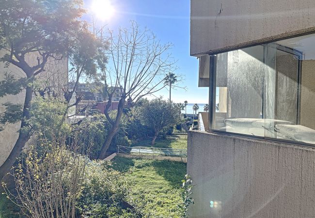 Appartement à Cannes - A deux pas des plages du  Midi  305L/  MAHIE Appartement à Cannes - A deux pas des plages du  Midi  305L/  MAHIE