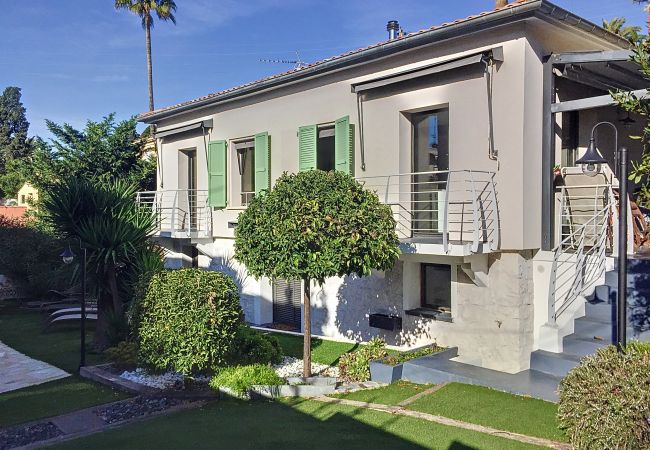 Villa à Cannes - Superbe villa 3/4 chambres - Bord de mer 336L SARA
