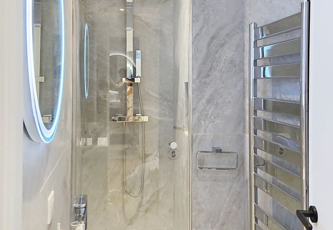 Appartement à Cannes - Superbes prestations terrasse piscine mer  350L /C Appartement à Cannes - Superbes prestations terrasse piscine mer  350L /C