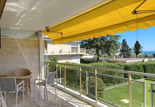 Appartement à Cannes - Superbes prestations terrasse piscine mer  350L /C Appartement à Cannes - Superbes prestations terrasse piscine mer  350L /C