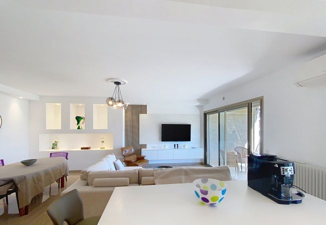 Appartement à Cannes - Superbes prestations terrasse piscine mer  350L /C Appartement à Cannes - Superbes prestations terrasse piscine mer  350L /C