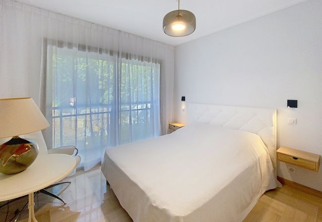 Appartement à Cannes - Superbes prestations terrasse piscine mer  350L /C Appartement à Cannes - Superbes prestations terrasse piscine mer  350L /C