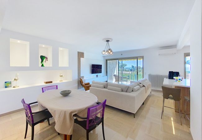 Appartement à Cannes - Superbes prestations terrasse piscine mer  350L /C Appartement à Cannes - Superbes prestations terrasse piscine mer  350L /C