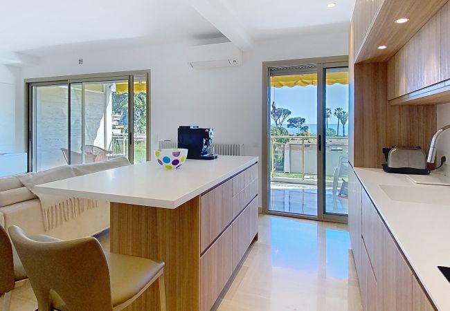 Appartement à Cannes - Superbes prestations terrasse piscine mer  350L /C Appartement à Cannes - Superbes prestations terrasse piscine mer  350L /C