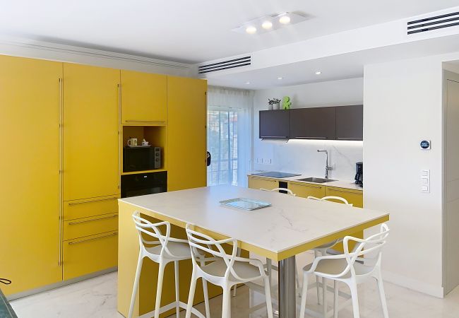 Appartement à Cannes - Emplacement & vue exceptionnels -24L/FER Appartement à Cannes - Emplacement & vue exceptionnels -24L/FER