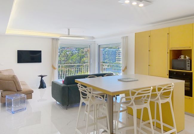 Appartement à Cannes - Emplacement & vue exceptionnels -24L/FER Appartement à Cannes - Emplacement & vue exceptionnels -24L/FER