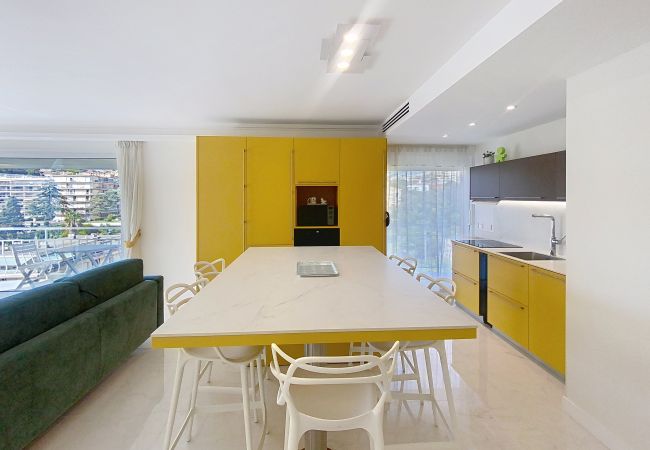 Appartement à Cannes - Emplacement & vue exceptionnels -24L/FER Appartement à Cannes - Emplacement & vue exceptionnels -24L/FER