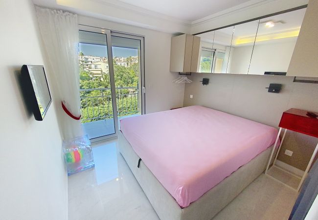 Appartement à Cannes - Emplacement & vue exceptionnels -24L/FER Appartement à Cannes - Emplacement & vue exceptionnels -24L/FER