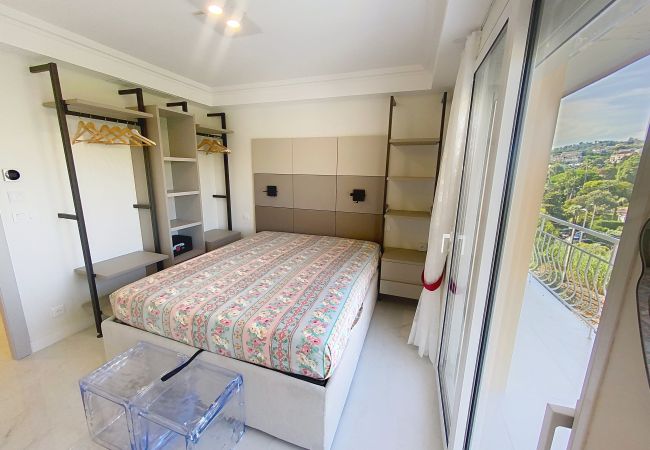 Appartement à Cannes - Emplacement & vue exceptionnels -24L/FER Appartement à Cannes - Emplacement & vue exceptionnels -24L/FER