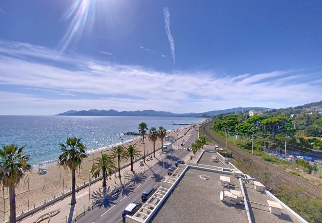 Appartement à Cannes - Emplacement & vue exceptionnels -24L/FER Appartement à Cannes - Emplacement & vue exceptionnels -24L/FER
