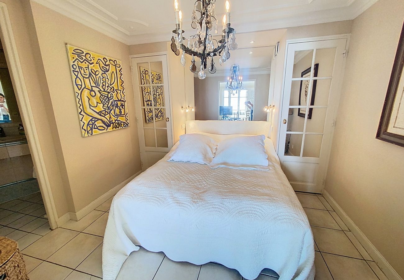 Appartement à Cannes - Emplacement & vue exceptionnels -353L/ERI Appartement à Cannes - Emplacement & vue exceptionnels -353L/ERI